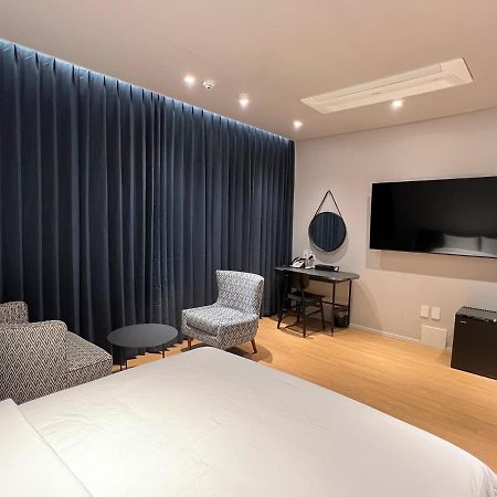 Jinhae Intercity Hotel Чханвон Экстерьер фото