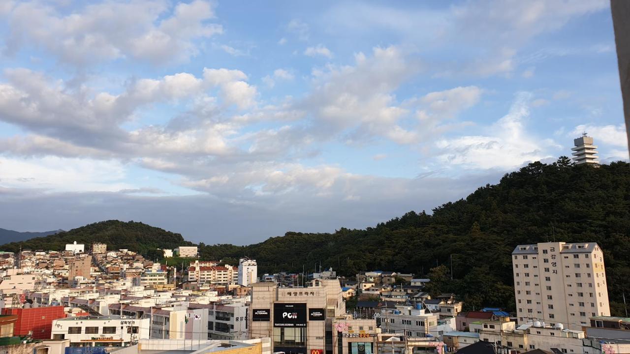 Jinhae Intercity Hotel Чханвон Экстерьер фото