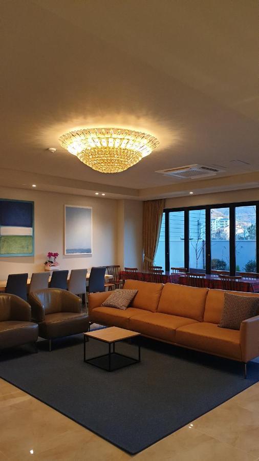 Jinhae Intercity Hotel Чханвон Экстерьер фото