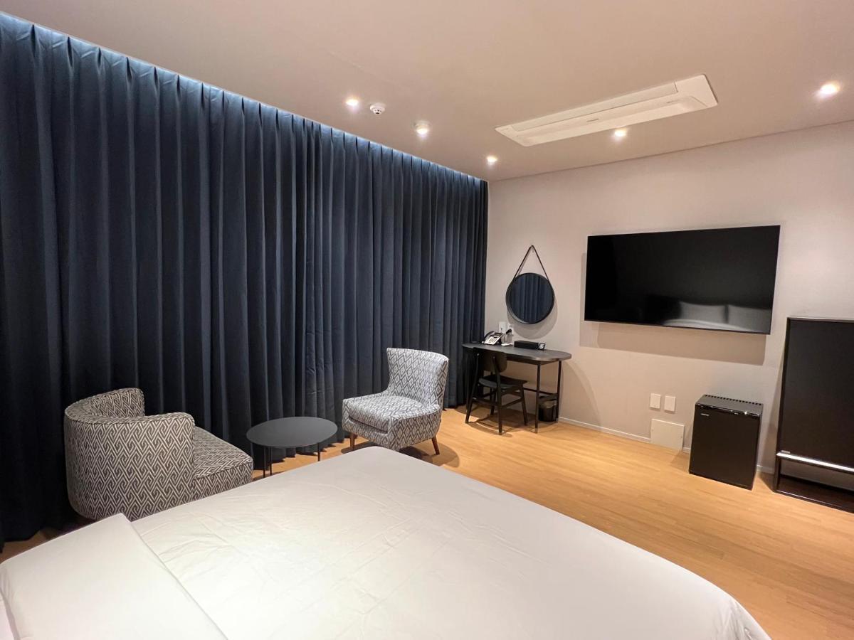 Jinhae Intercity Hotel Чханвон Экстерьер фото